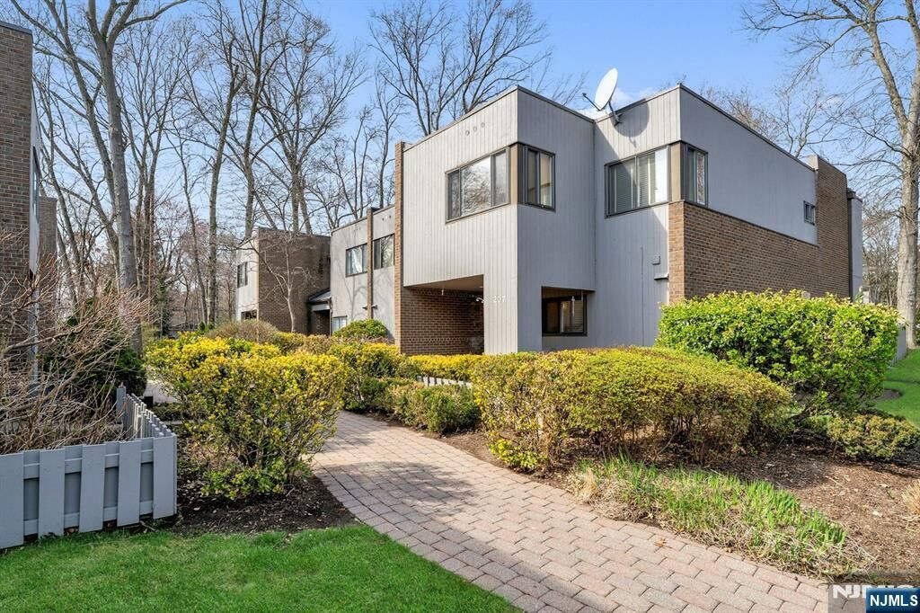 Property Photo: 207 Pond Terrace 4D NJ 07676