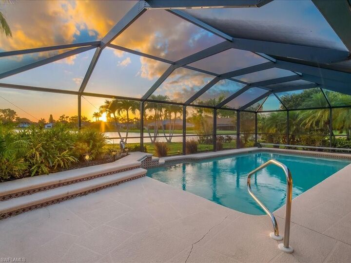 Property Photo: 2428 Duchess Ct FL 34112