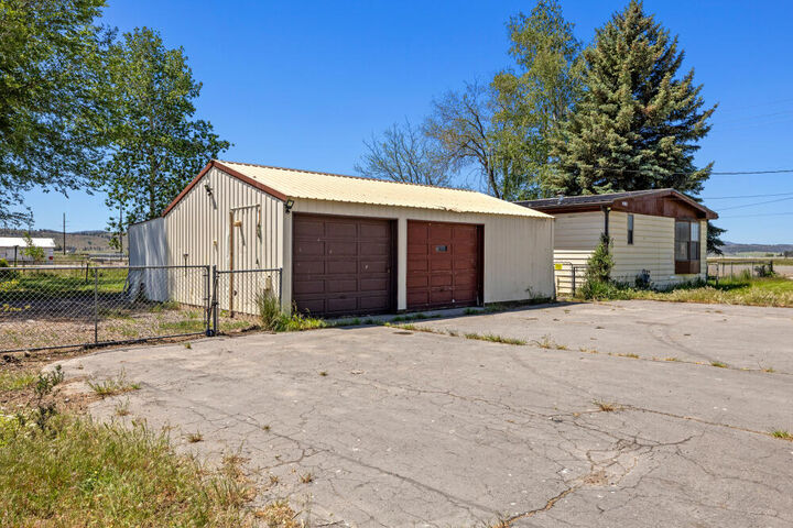 Property Photo: 31410 Union Street OR 97623