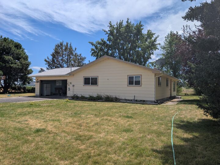 Property Photo:  33000 McCartie Lane  OR 97623 