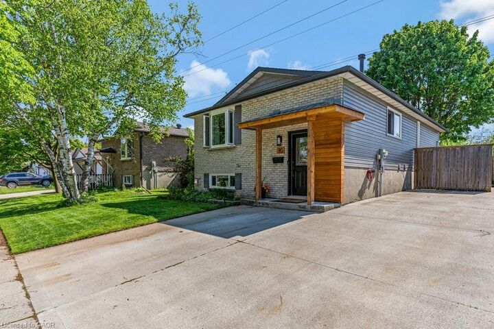 Property Photo: 95 Sugar Maple Street ON N2N 1Y5