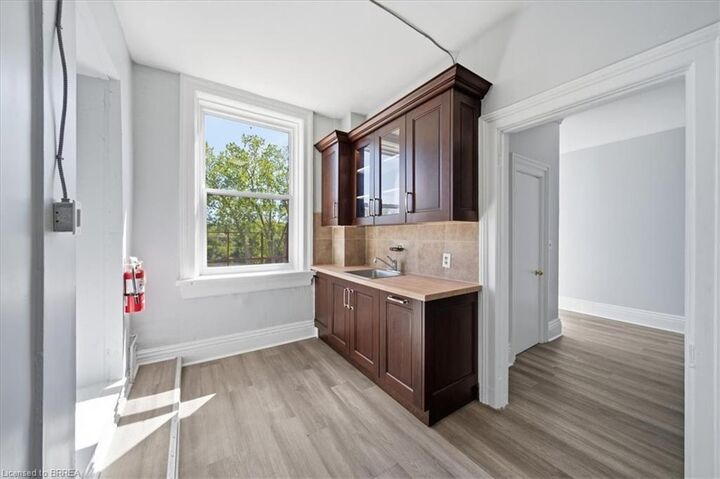 Property Photo:  117 Grand River Street N A  ON N3L 2M4 