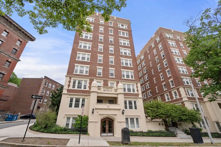 Property Photo:  1450-1454 Beacon Street 542  MA 02446 