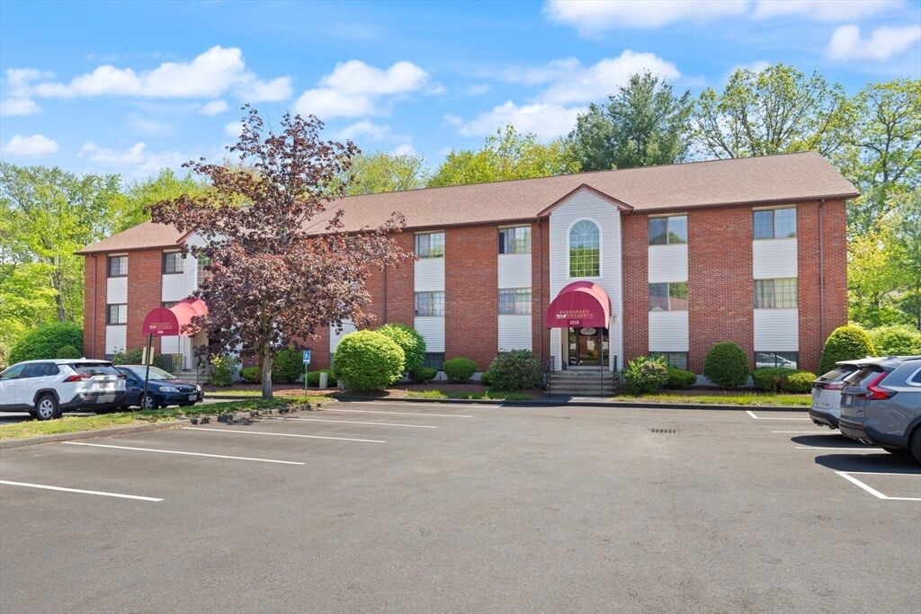 Property Photo: 1510 Skyline Dr 12 MA 01854