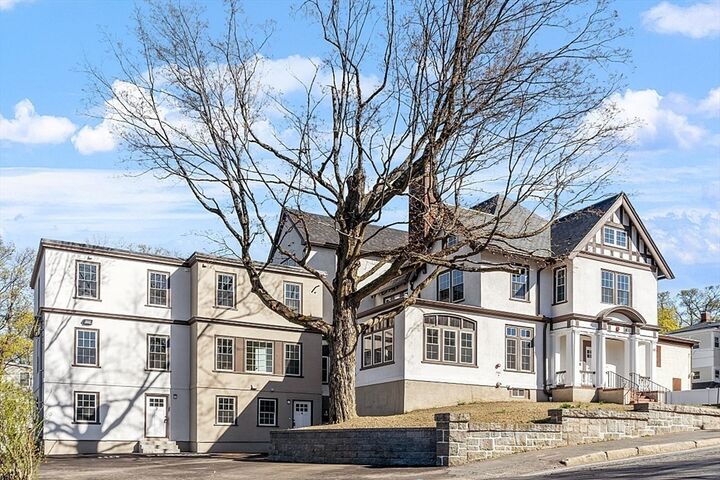 Property Photo:  80 South St 2  MA 01420 