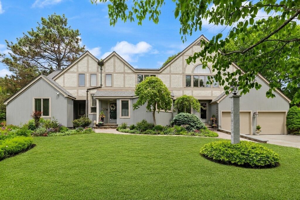 Property Photo:  9 Perkins Lane  MA 01940 