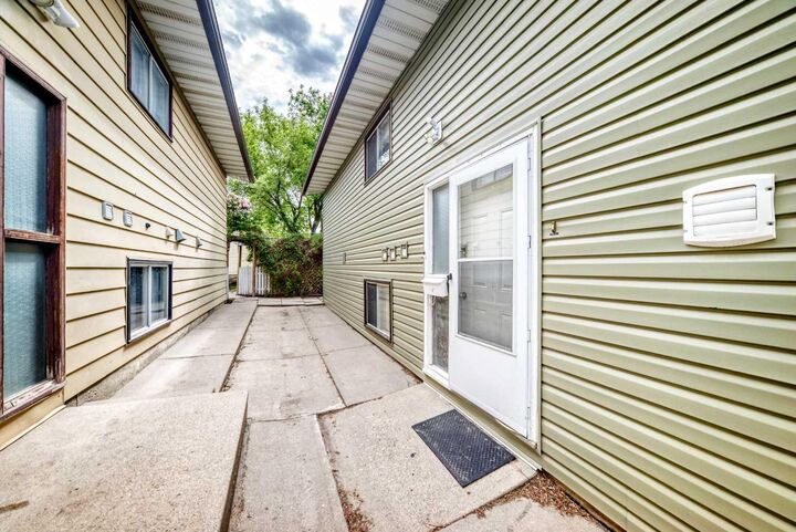 Property Photo: 112 Albert Street SE AB T4B 0R5