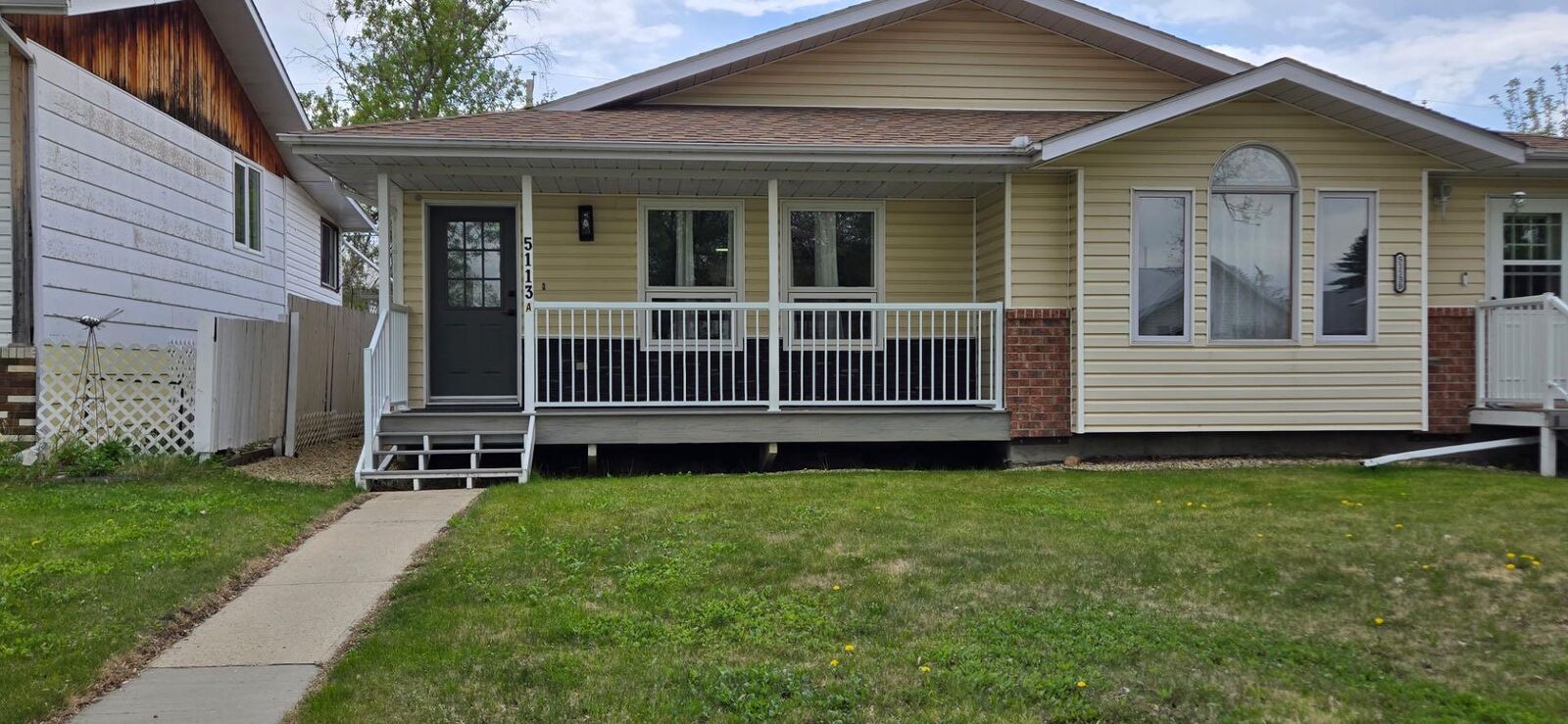 Property Photo: 5113 A 54 Avenue AB T4J 1H8