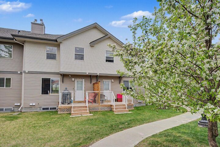 Property Photo:  65 Royal Birch Villas NW  AB T3G 5V2 