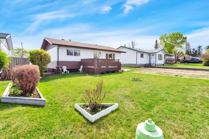 Property Photo: 4727 48 Street AB T4S 1M9