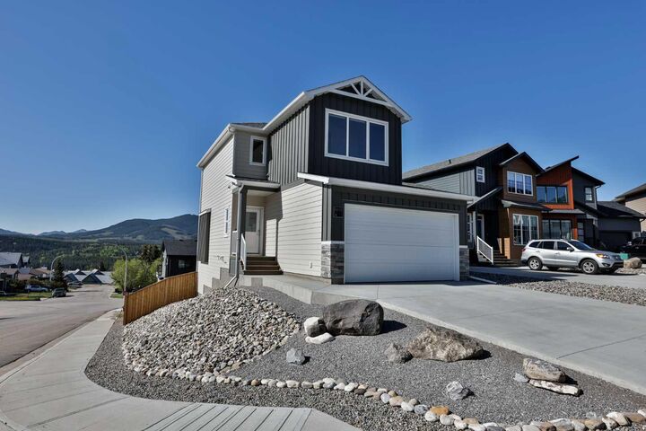 8618 25 Avenue — photo 1
