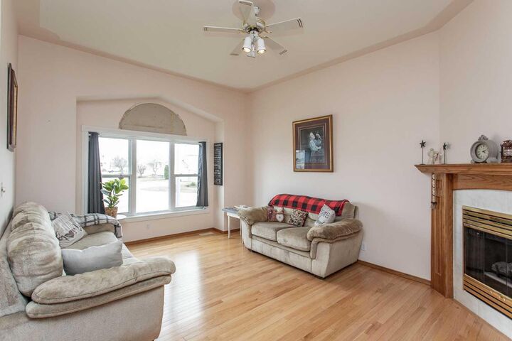 Property Photo:  14 Lincoln Park  AB T4L 1P3 
