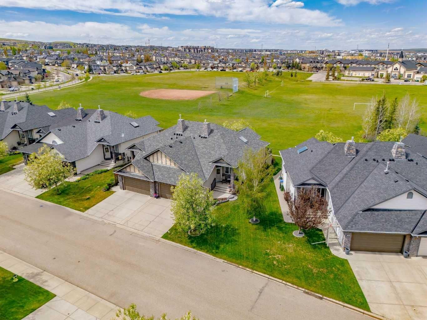 Property Photo: 38 Kincora Terrace NW AB T3R 1M1