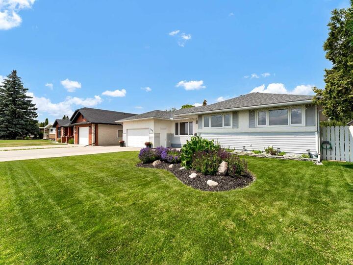 Property Photo: 174 McCutcheon Drive NW AB T1A 6X5