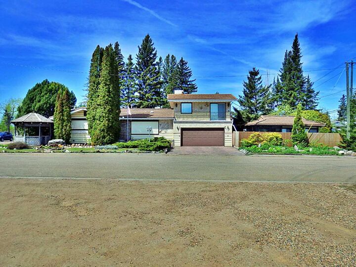 5402 50 Avenue — photo 1