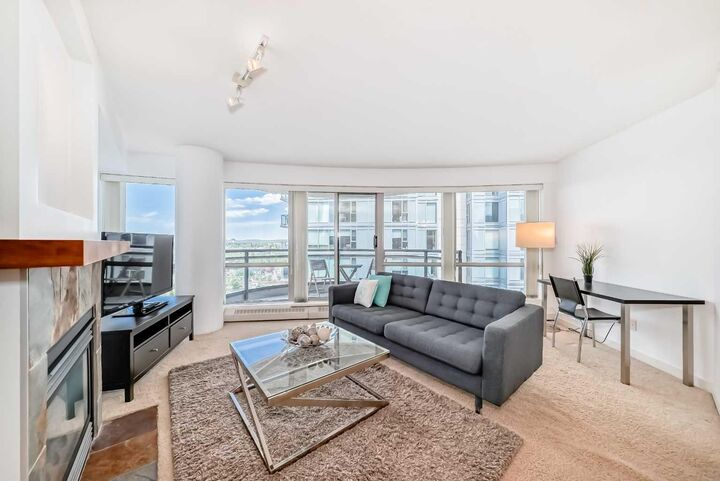 Property Photo: 1078 6 Avenue SW 1805 AB T2P 5N6