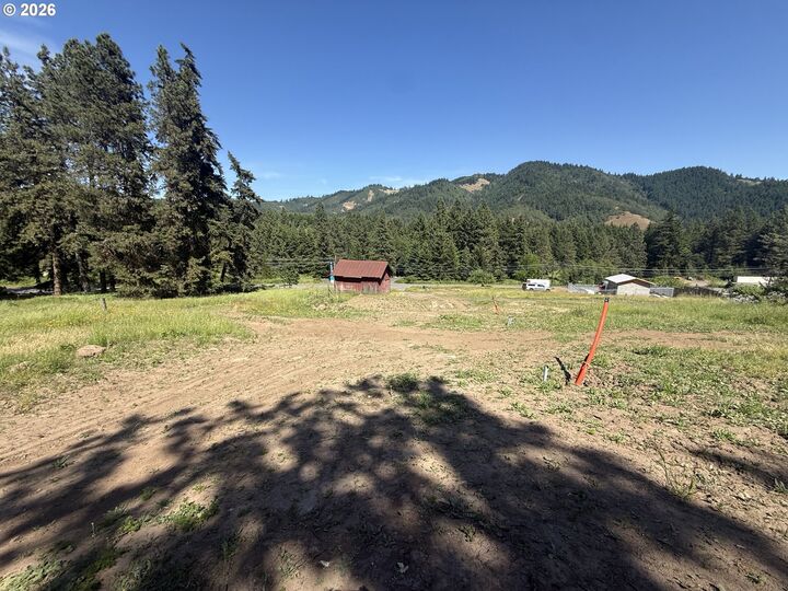 Property Photo: 1150 N Main Ave WA 98672