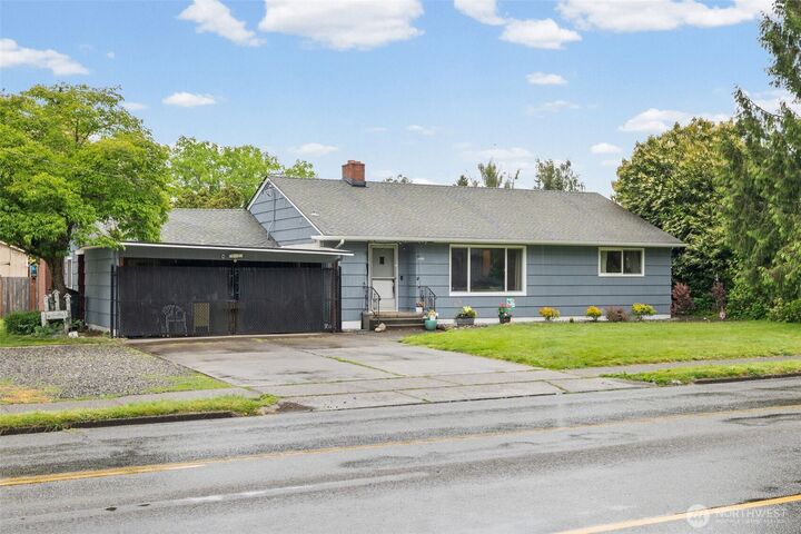 Property Photo: 1609 W Pioneer Avenue WA 98371