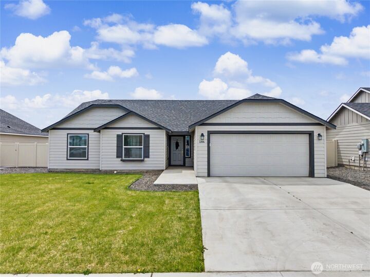 Property Photo: 204 Royal Palm Drive WA 98837