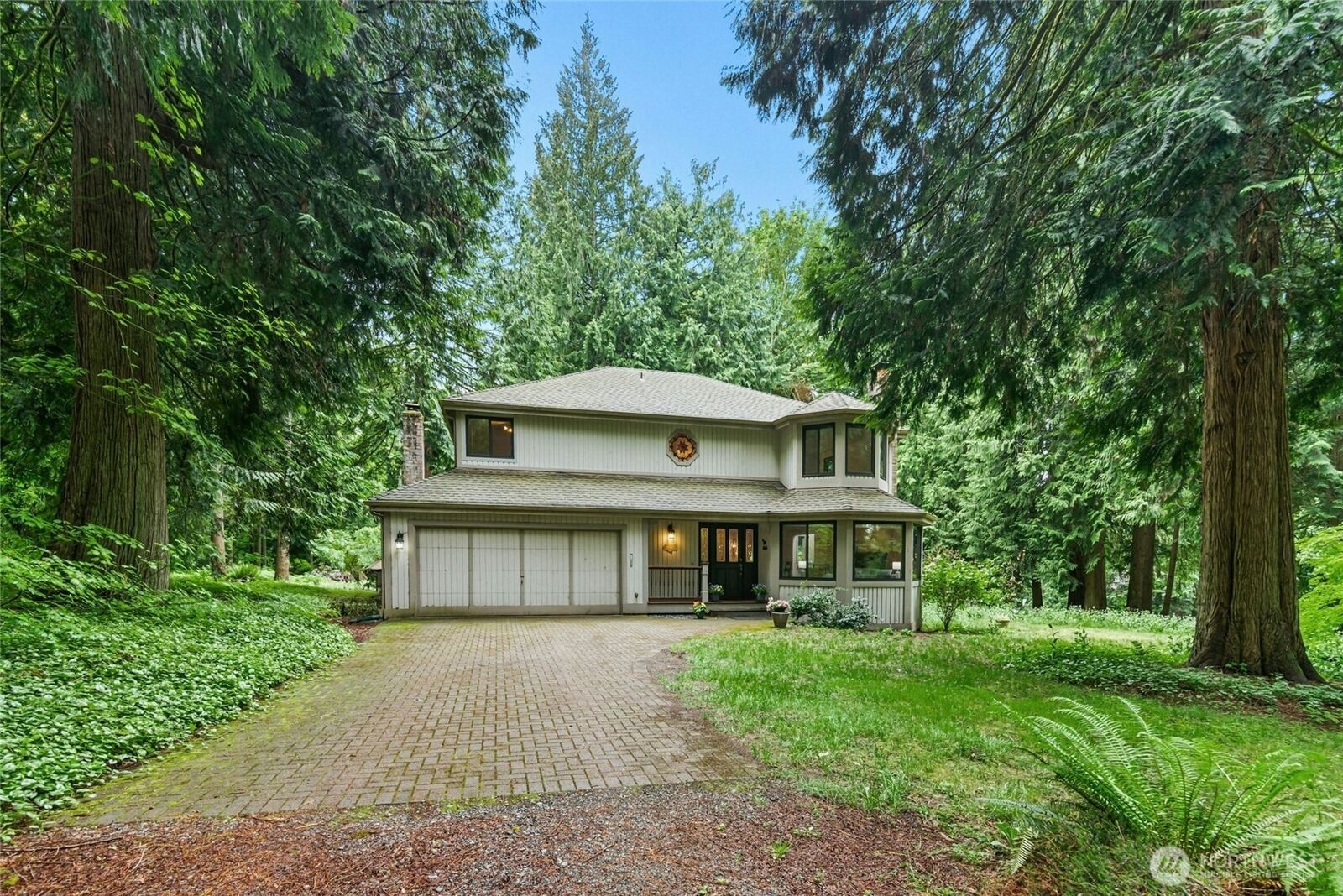 Property Photo:  24705 SE Mirrormont Way  WA 98027 