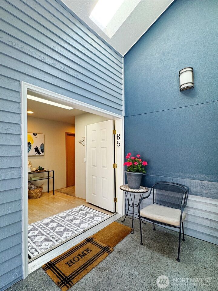 Property Photo:  10834 NE 68th Street B5  WA 98033 