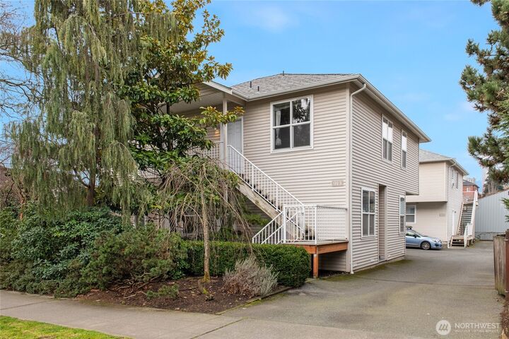 Property Photo: 913 917 13th Avenue WA 98122