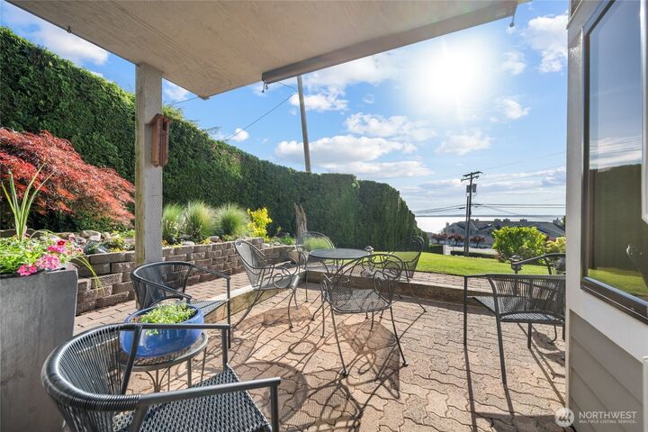 Property Photo:  424  14th Street 101  WA 98225 