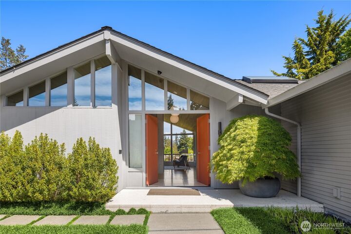 Property Photo:  1514  Shenandoah Drive E  WA 98112 