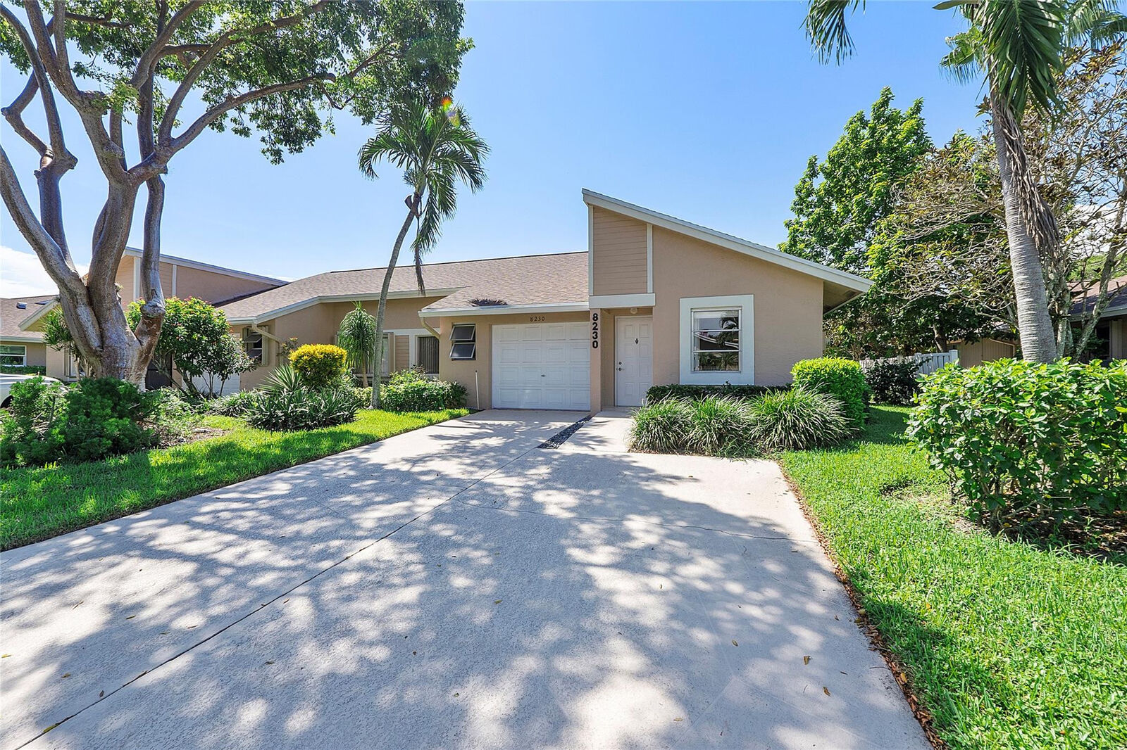 Property Photo:  8230 Springtree Road  FL 33496 