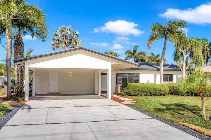 Property Photo: 1120 SE 9th Avenue FL 33060