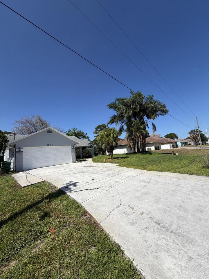 Property Photo:  233 SW Chapman Avenue  FL 34984 