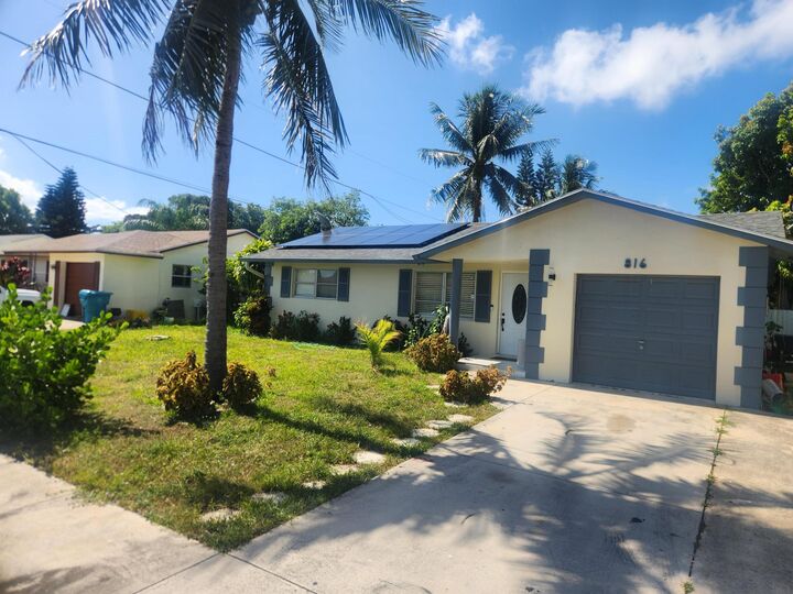 Property Photo: 816 NW 8th Avenue FL 33426