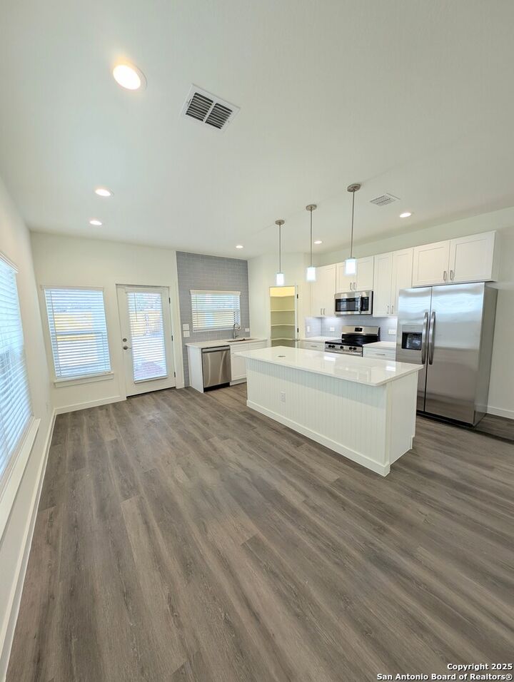 Property Photo: 627 Essex St TX 78210