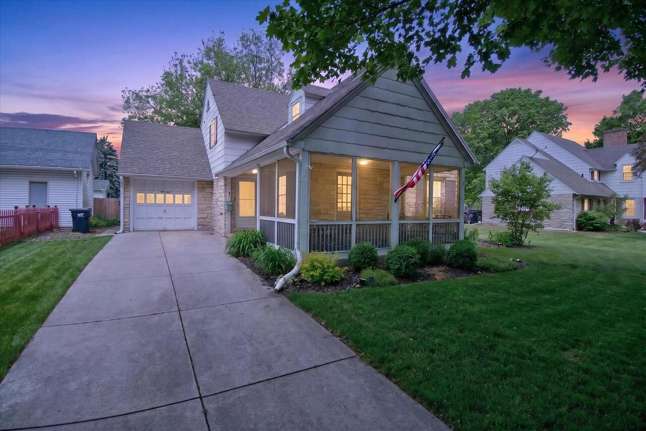 Property Photo:  14 E Rockwell Street  WI 53121 