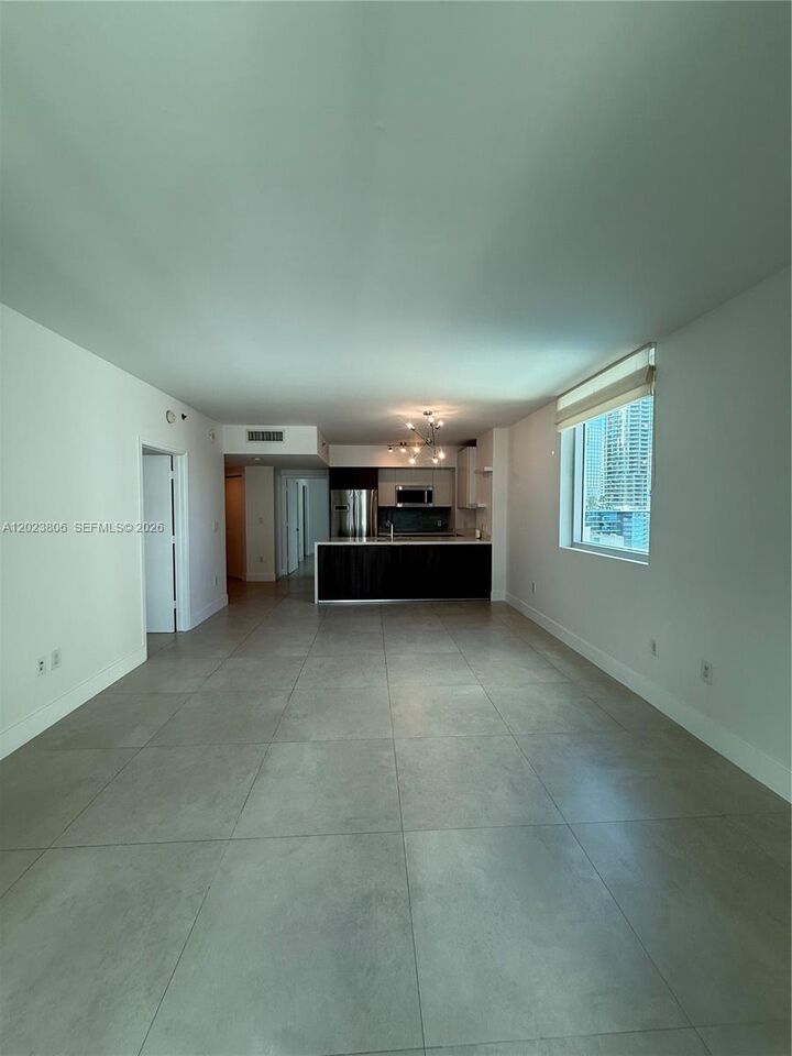 Property Photo:  55 SE 6th St 1710  FL 33131 