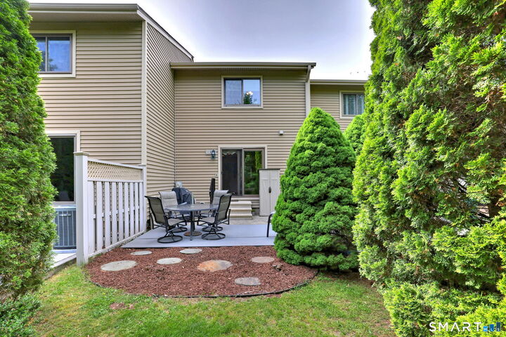 Property Photo:  330 Merwin Avenue D5  CT 06460 