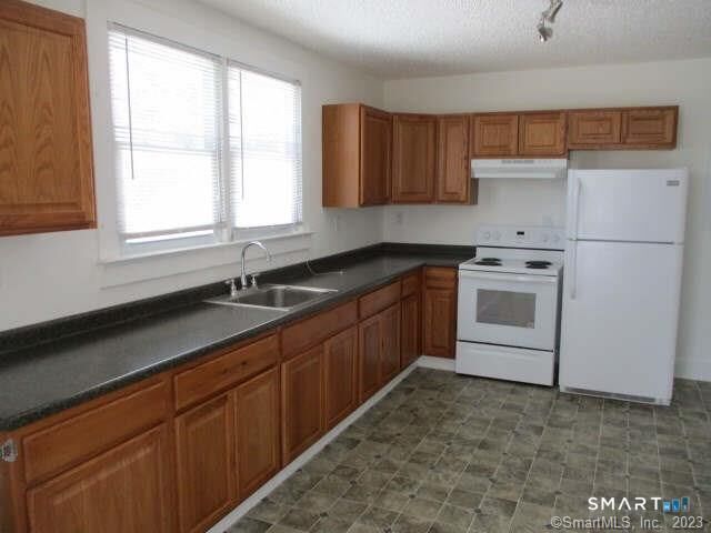 Property Photo:  1690 Litchfield Turnpike 2  CT 06525 