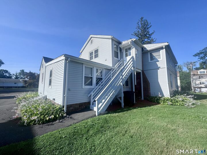 Property Photo:  1690 Litchfield Turnpike 2  CT 06525 