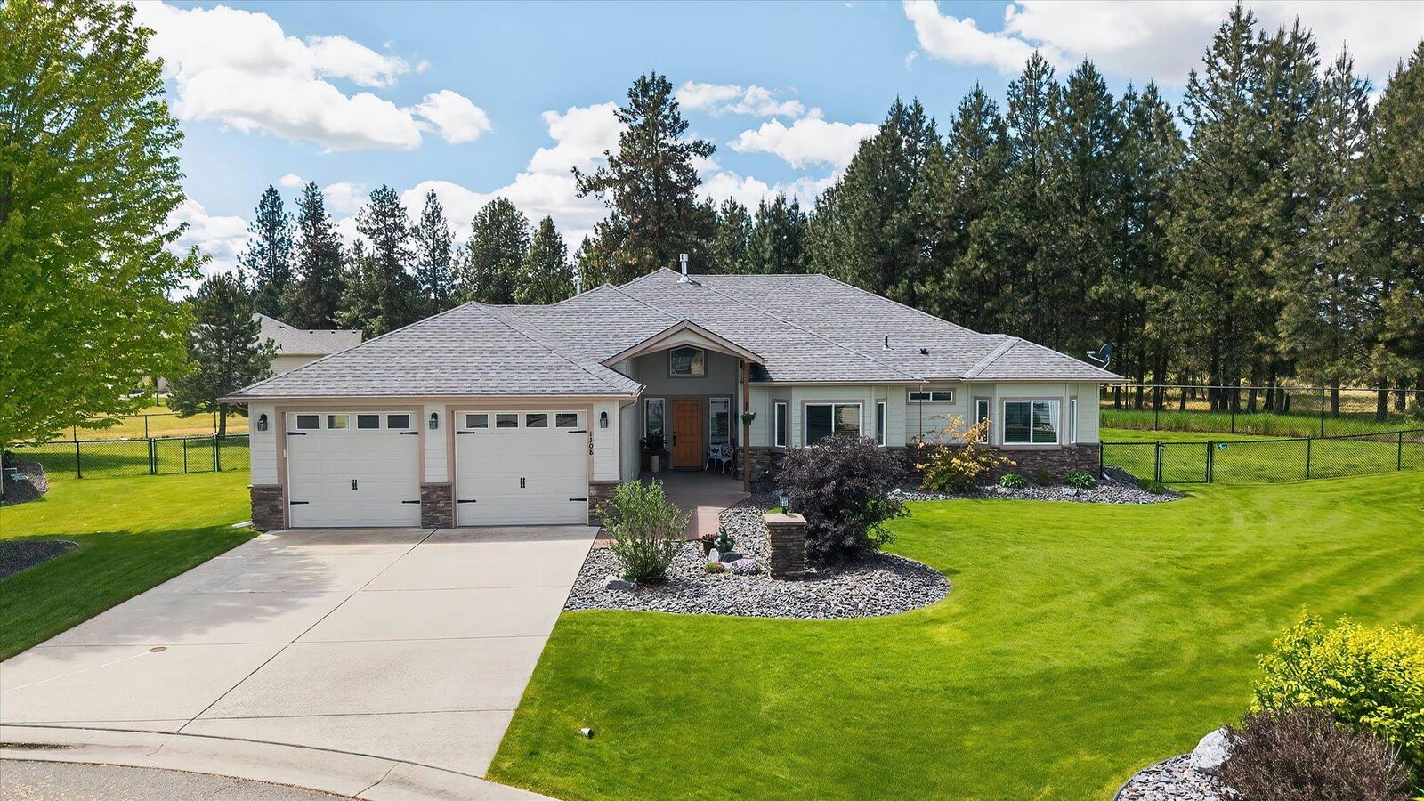Property Photo: 1308 E Chelan Ct WA 90006