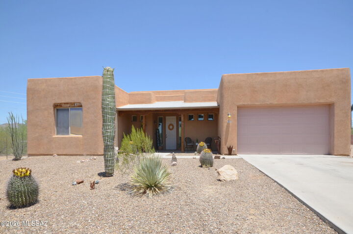Property Photo: 7858 W Wolf Spider Place AZ 85735