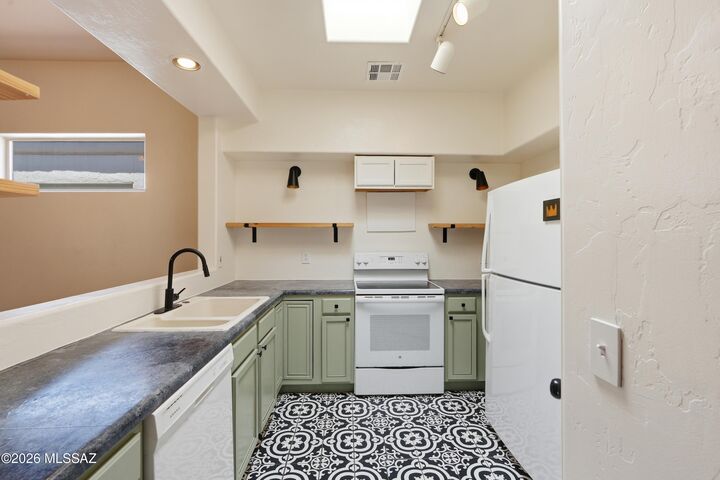 Property Photo: 6353 N Camino De Cabaluna AZ 85704