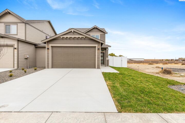 Property Photo:  7632 Grapevine Ct  WA 99353 