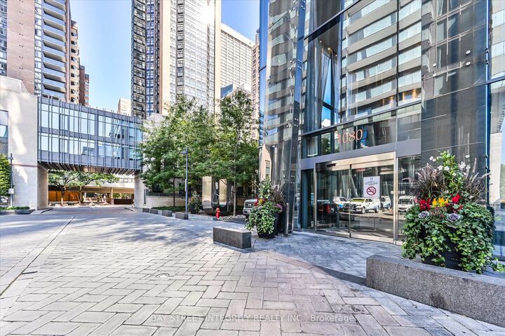 Property Photo: 1080 Bay Street 5302 ON M5S 0A5