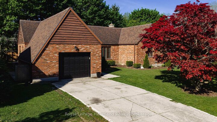 Property Photo: 6 Alexander Street ON N0K 1W0