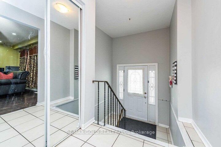 Property Photo: 3430 Chipley Crescent ON L4T 2E2