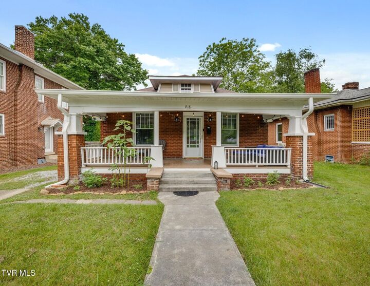 Property Photo:  818 West Maple Street  TN 37604 