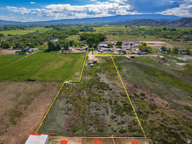 Property Photo:  2208 N 250 W  UT 84078 