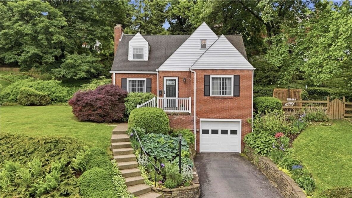 Property Photo:  4 Fernwood Avenue  PA 15228 