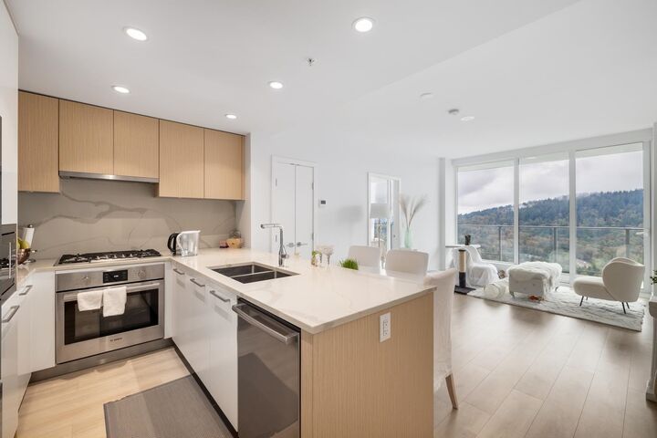 567 Clarke Road 3002 — photo 1