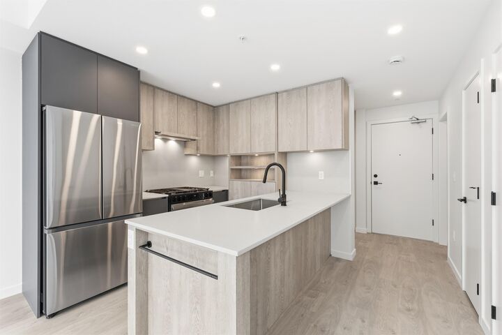 19577 65B Avenue 505 — photo 1